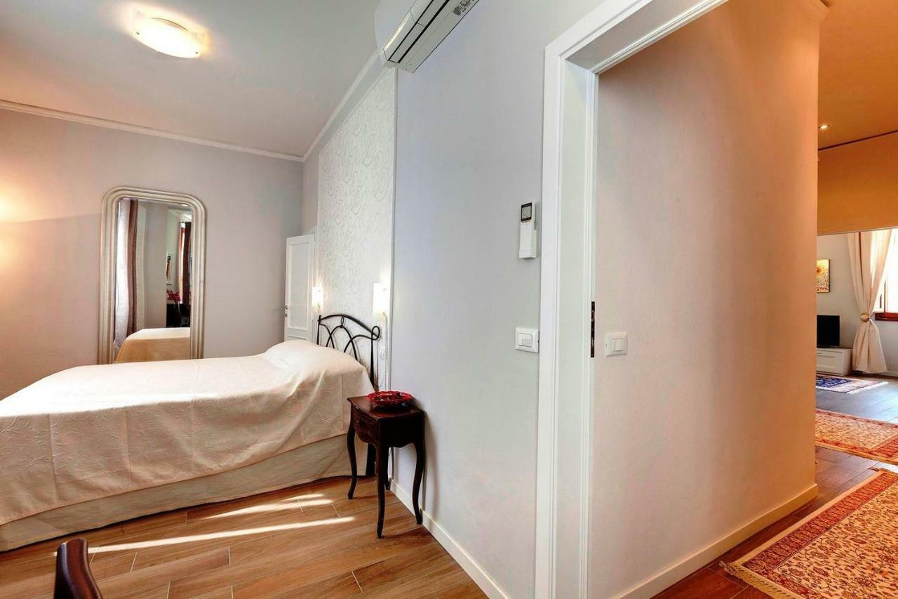 Lilium Elegant Apartment Florens Exteriör bild